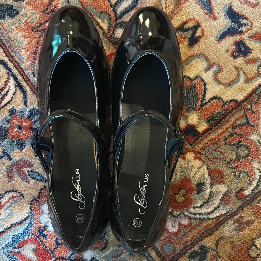 ElegaBlack Patent Leather Mary Jane Shoes - Picture 2 of 5